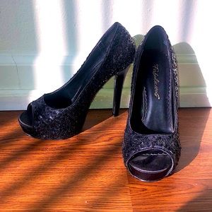 Black Sequin Heels 🖤